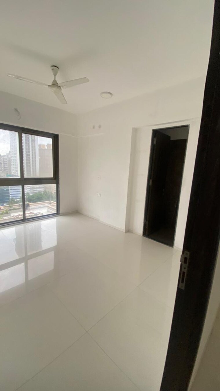 Room, rodium-xpoint 3 Bedroom 900 Sq.Ft. Apartment In Kandivali West Mumbai 9220222