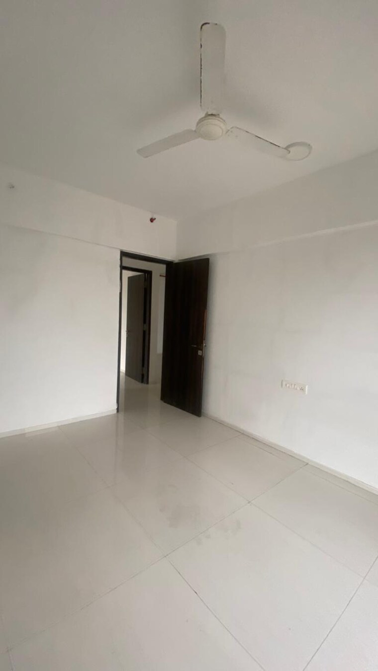 Room, rodium-xpoint 3 Bedroom 900 Sq.Ft. Apartment In Kandivali West Mumbai 9220222