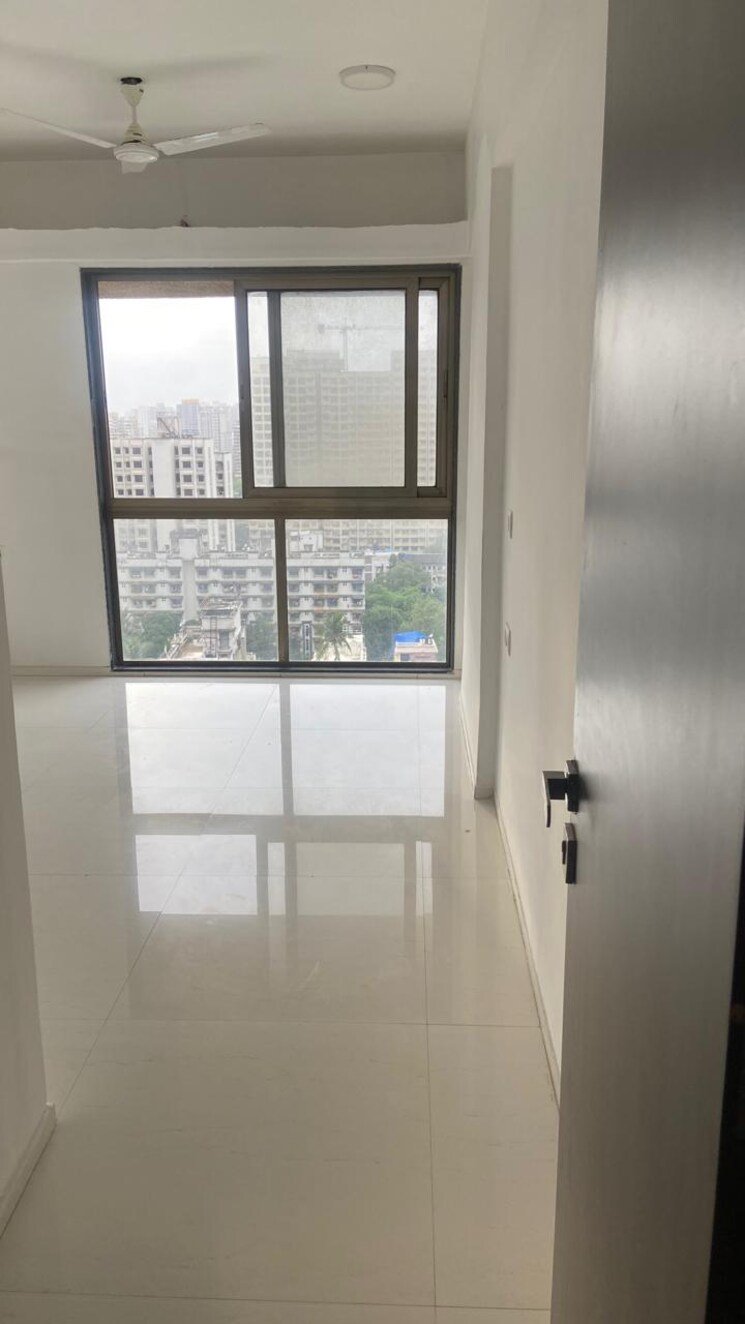 Room, rodium-xpoint 3 Bedroom 900 Sq.Ft. Apartment In Kandivali West Mumbai 9220222