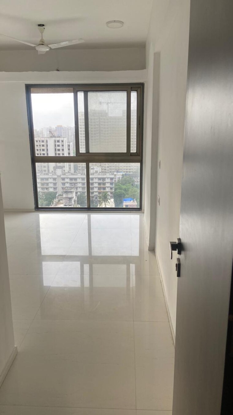 Room, rodium-xpoint 3 Bedroom 900 Sq.Ft. Apartment In Kandivali West Mumbai 9220222