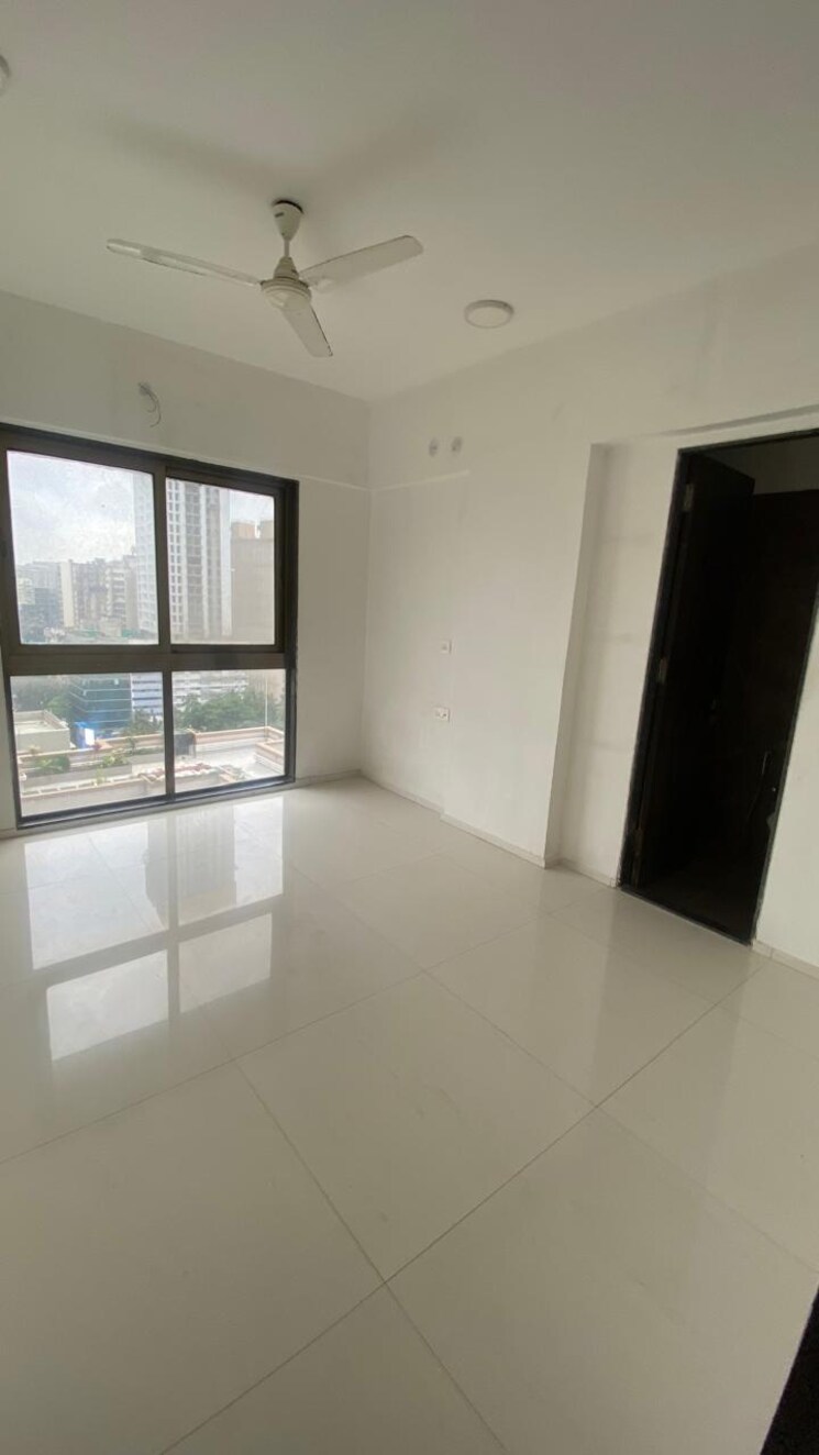 Room, rodium-xpoint 3 Bedroom 900 Sq.Ft. Apartment In Kandivali West Mumbai 9220222