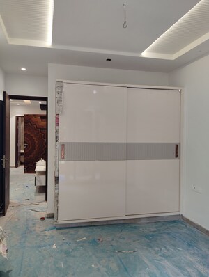 Room in 3 BHK Apartment at Navbharat Apartments, Paschim Vihar – for Rent