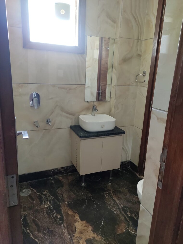 Bathroom, triveni-apartments-cghs 2 Bedroom 1000 Sq.Ft. Apartment In Paschim Vihar Delhi 9220225