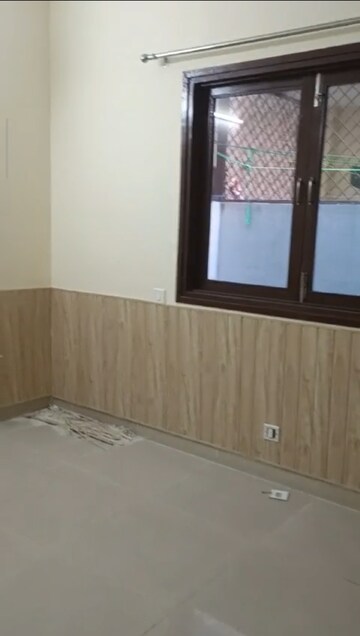 Room in 2 BHK Apartment at Wave Aranyam Valley, Sector 2 Wave City – for Rent