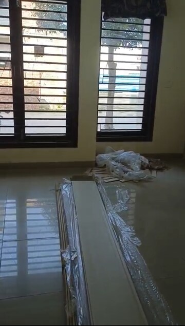 Room in 2 BHK Apartment at Wave Aranyam Valley, Sector 2 Wave City – for Rent