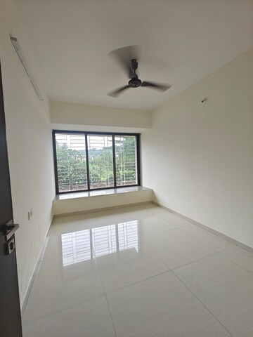 Room in 3 BHK Apartment at Mahaavir Darpan, Nerul – for Rent
