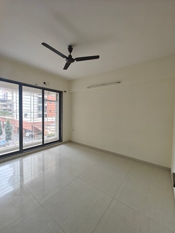 Room in 3 BHK Apartment at Mahaavir Darpan, Nerul – for Rent