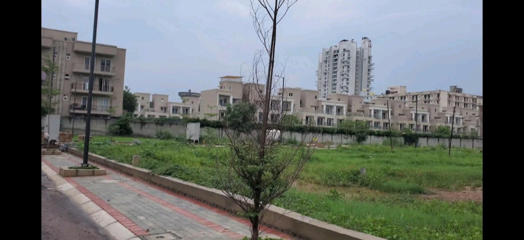 Plot For Sale in Pyramid Imperial Estate