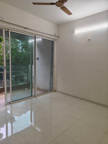 Room in 2 BHK Apartment at L & T Seawoods Residences Phase 1 Part A, Seawoods – for Rent