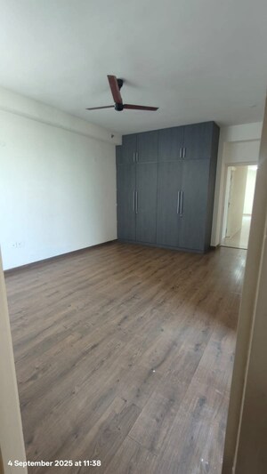 Room in 3 BHK Apartment at Emaar Palm Gardens, Sector 83 – for Sale