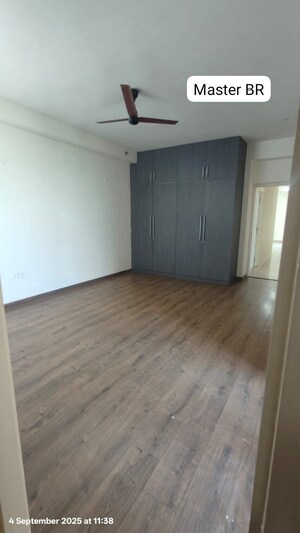 Room in 5 BHK Apartment at Emaar Palm Gardens, Sector 83 – for Sale