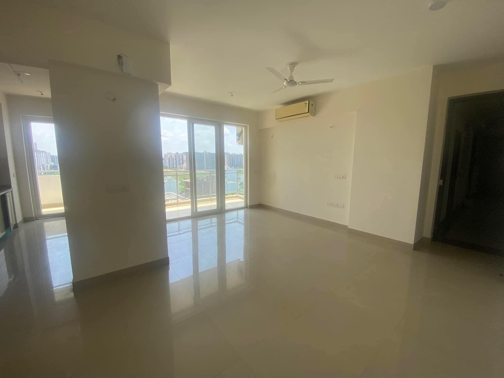 5 BHK + Servant Room Apartment For Sale in Emaar Palm Gardens