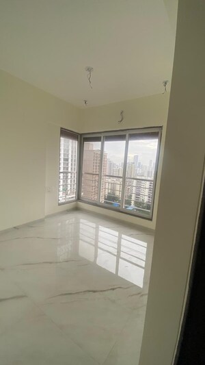 Room in 2 BHK Apartment at Ladiwala Bhavan, Kandivali West – for Sale