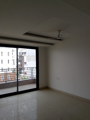 Master Bedroom in 3 BHK Builder Floor at Sector 55 – for Rent