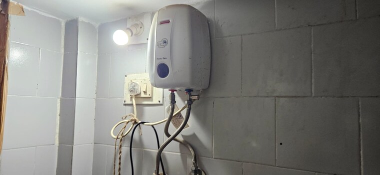 Bathroom, aarey road 1 Bedroom 420 Sq.Ft. Builder Floor In Aarey Road Mumbai 9220257