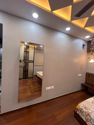 Room in 3 BHK Apartment at Pashmina Waterfront, Old Madras Road – for Rent