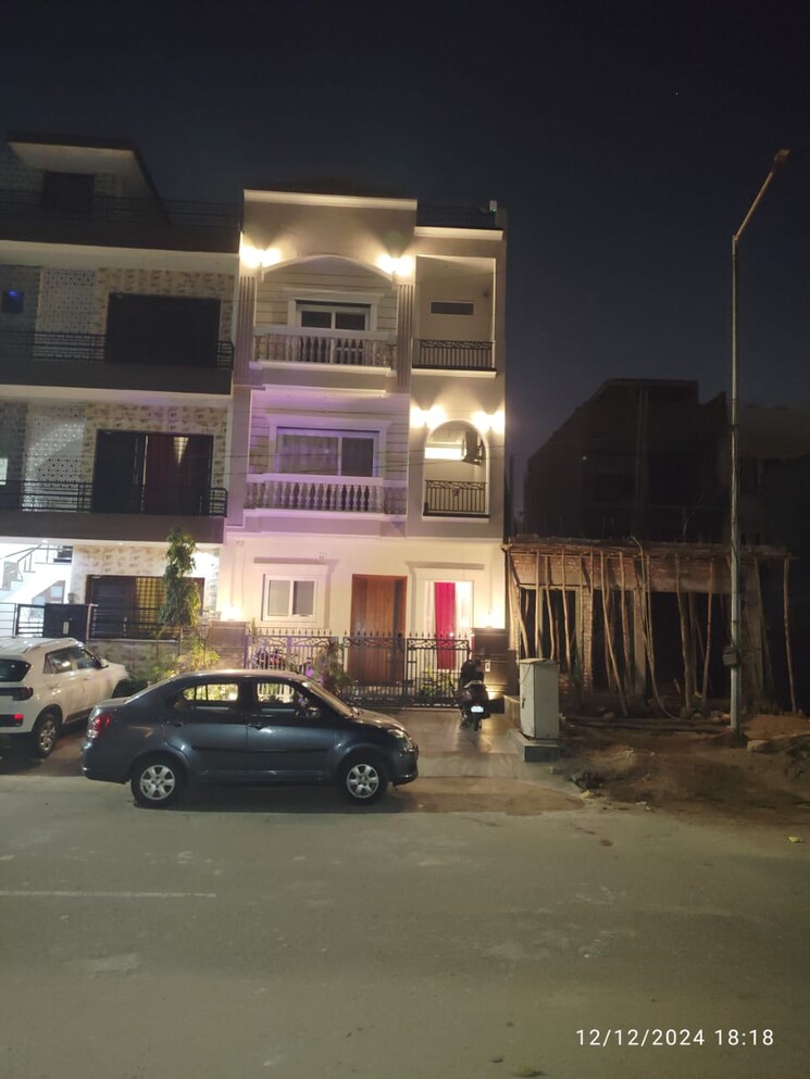  Parking, sector 89 5 Bedroom 100 Sq.Yd. Independent House In Sector 89 Mohali 9220305