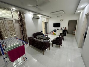 Team Area in 3.5 BHK Builder Floor at Hauz Khas Enclave – for Rent
