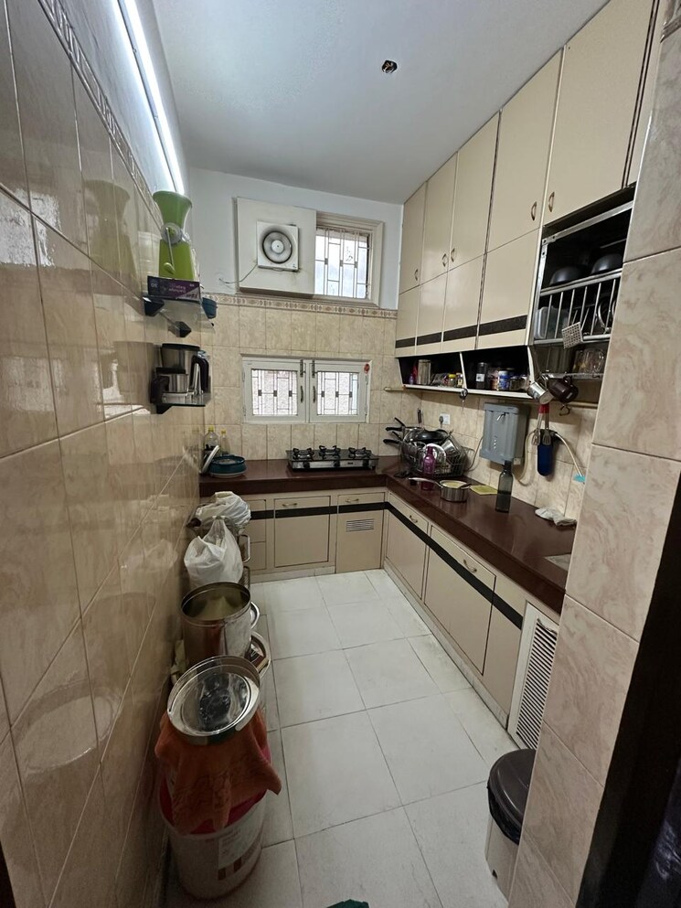 Kitchen, hauz khas enclave 3.5 Bedroom 400 Sq.Yd. Builder Floor In Hauz Khas Enclave Delhi 9220343