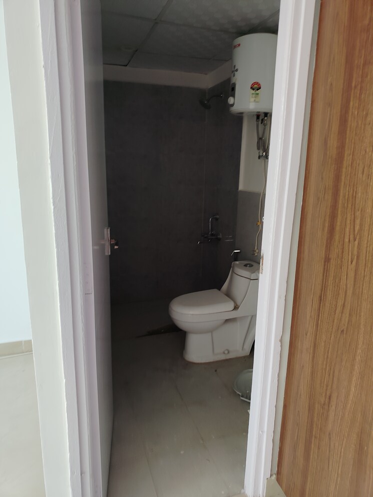 Bathroom, suncity-avenue-76 2 Bedroom 635 Sq.Ft. Apartment In Sector 76 Gurgaon 9220351
