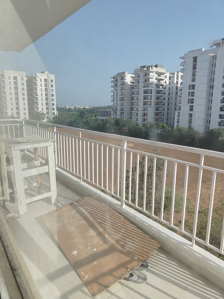 Balcony, suncity-avenue-76 2 Bedroom 635 Sq.Ft. Apartment In Sector 76 Gurgaon 9220351