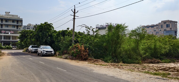 Garden, jagatpura  301 Sq.Yd. Plot In Jagatpura Jaipur 9220365