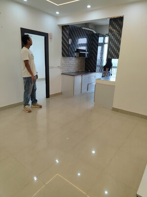 Room in 2 BHK Apartment at Suncity Avenue 76, Sector 76 – for Rent