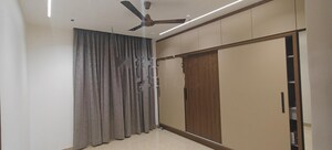 Room in 4 BHK Apartment at Aurobindo Kohinoor, Serilingampally – for Rent