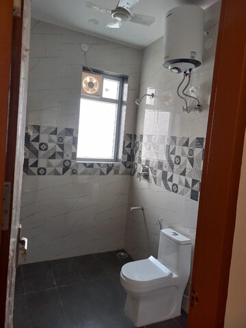 Bathroom in 1 BHK Builder Floor at Unitech Arcadia, South City 2 – for Rent