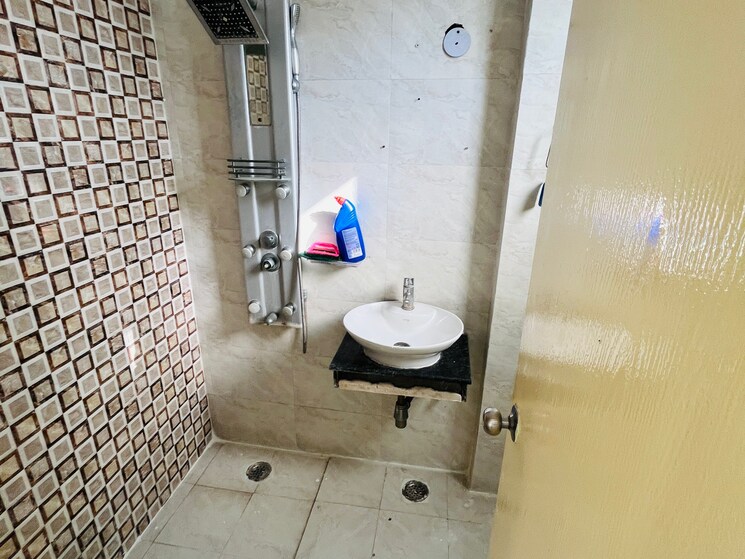 Bathroom, kw-srishti 4 Bedroom 2000 Sq.Ft. Penthouse In Raj Nagar Extension Ghaziabad 9220475