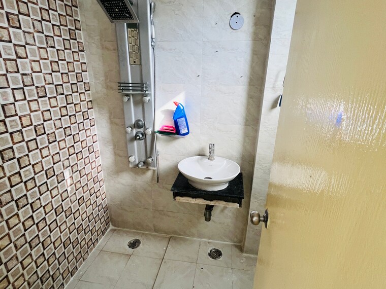 Bathroom, kw-srishti 4 Bedroom 2000 Sq.Ft. Penthouse In Raj Nagar Extension Ghaziabad 9220475