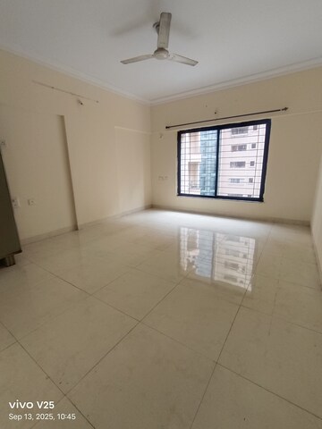 Room in 2 BHK Apartment at Kumar Sophronia, Kalyani Nagar – for Rent