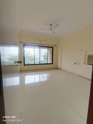 Room in 2 BHK Apartment at Kumar Sophronia, Kalyani Nagar – for Rent