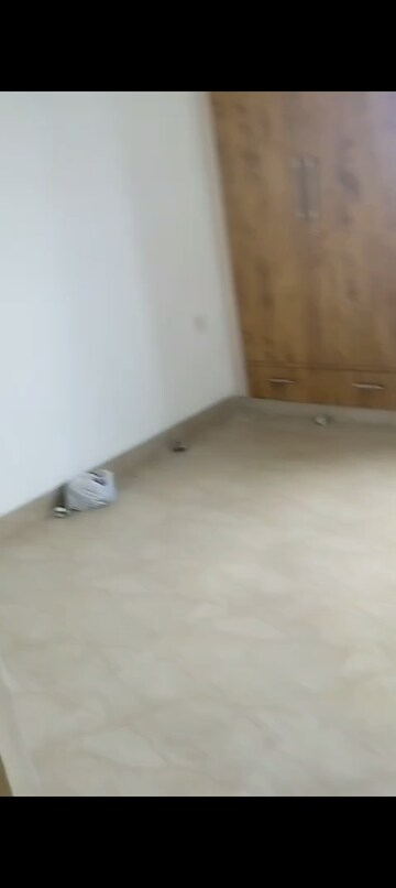 Room in 2.5 BHK Apartment at Eros Sampoornam, Sector 2 Greater Noida – for Sale