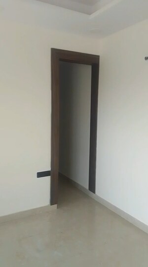 Room in 3 BHK Builder Floor at BPTP Parkland, Sector 75 – for Rent