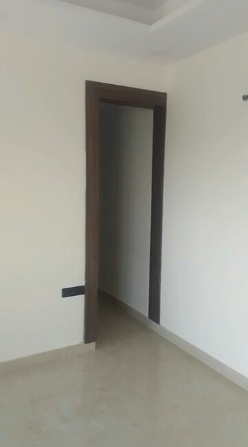Room in 3 BHK Builder Floor at BPTP Parkland, Sector 75 – for Rent