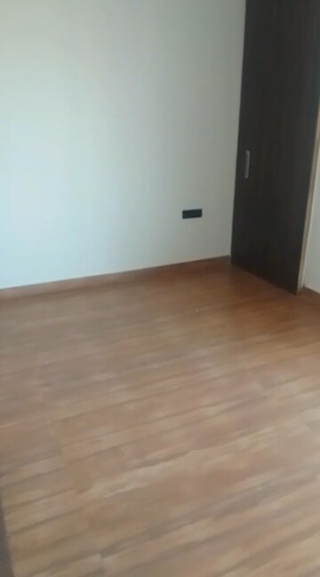 Room in 3 BHK Builder Floor at BPTP Parkland, Sector 75 – for Rent