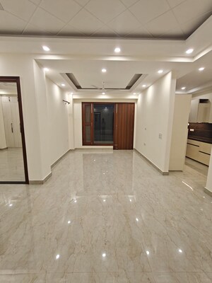 Building Lobby in 3 BHK Builder Floor at Sector 55 – for Rent