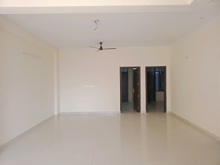 Room, sector 100 3 Bedroom 250 Sq.Mt. Builder Floor In Sector 100 Noida 9220644
