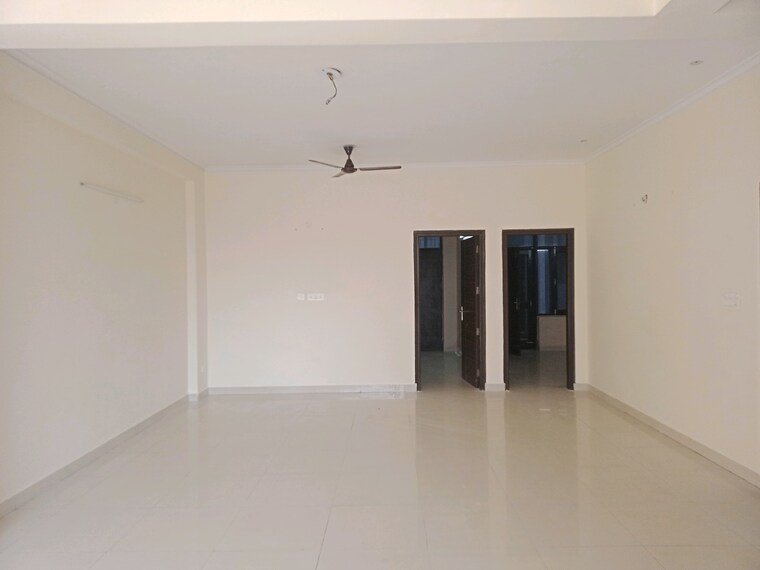 Room, sector 100 3 Bedroom 250 Sq.Mt. Builder Floor In Sector 100 Noida 9220644