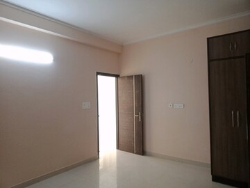 Room in 3 BHK Builder Floor at Sector 100 – for Rent