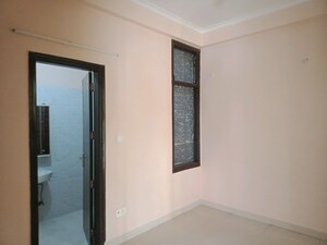 Room in 3 BHK Builder Floor at Sector 100 – for Rent
