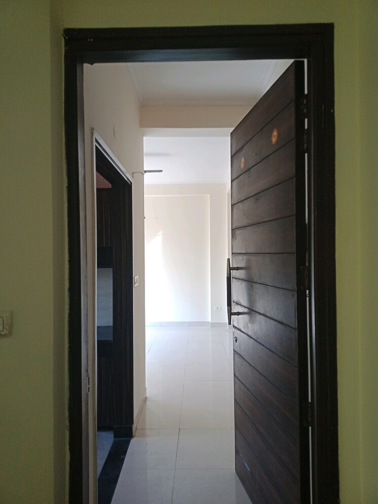 undefined, sector 100 3 Bedroom 250 Sq.Mt. Builder Floor In Sector 100 Noida 9220644