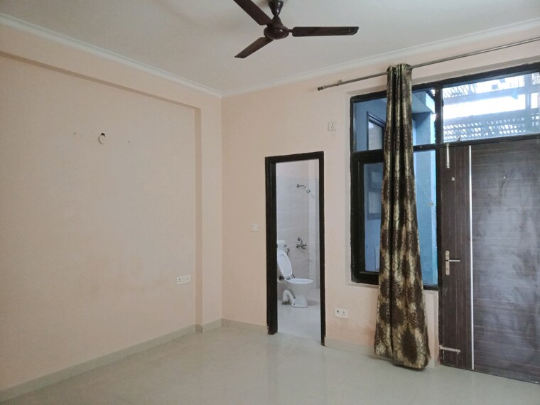 Room, sector 100 3 Bedroom 250 Sq.Mt. Builder Floor In Sector 100 Noida 9220644