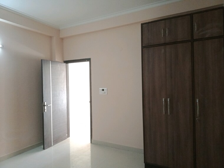 Room, sector 100 3 Bedroom 250 Sq.Mt. Builder Floor In Sector 100 Noida 9220644