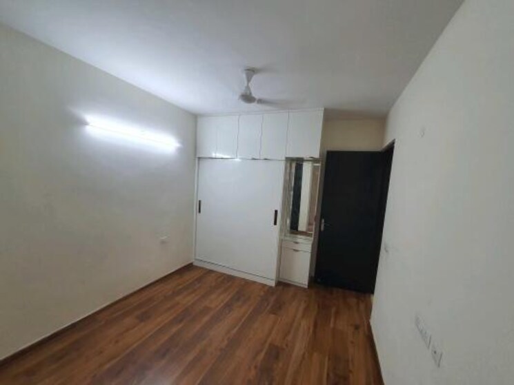 Room, signature-the-serenas 2.5 Bedroom 853 Sq.Ft. Builder Floor In Sohna Sector 36 Gurgaon 9220649