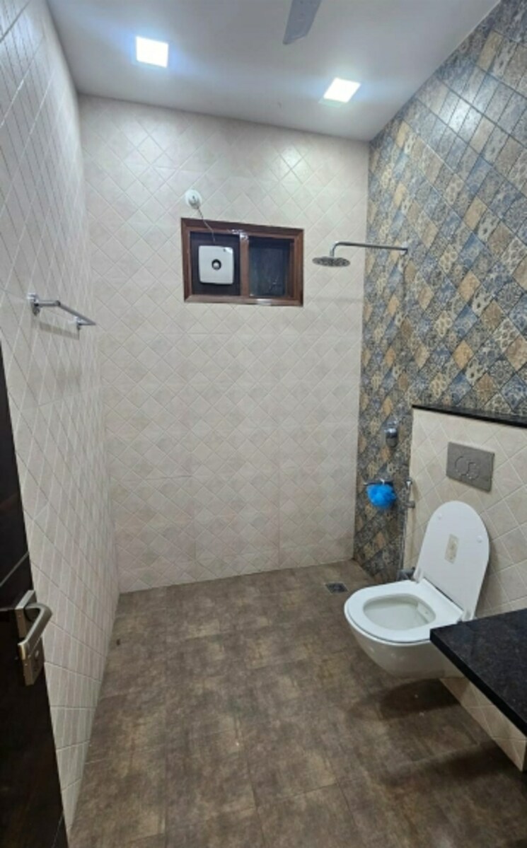 Bathroom, new rajinder nagar 3 Bedroom 1380 Sq.Ft. Builder Floor In New Rajinder Nagar Delhi 9220727