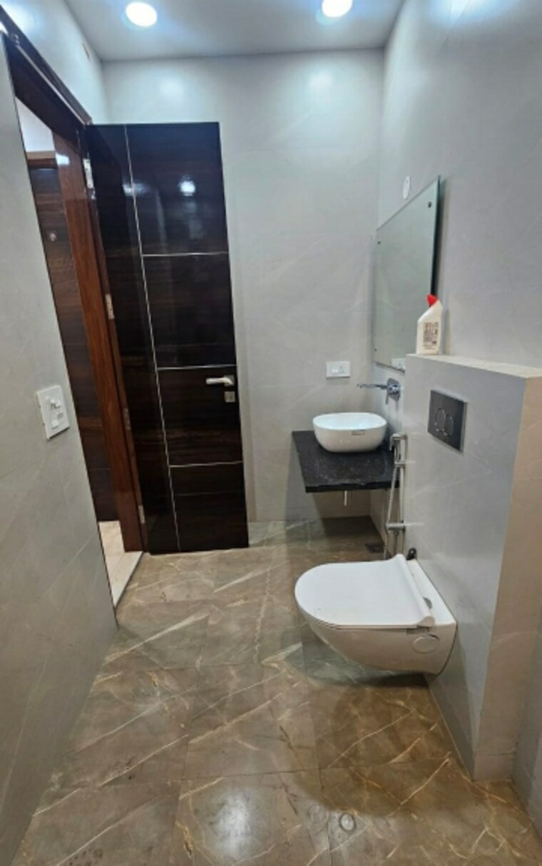 Bathroom, new rajinder nagar 3 Bedroom 1380 Sq.Ft. Builder Floor In New Rajinder Nagar Delhi 9220727