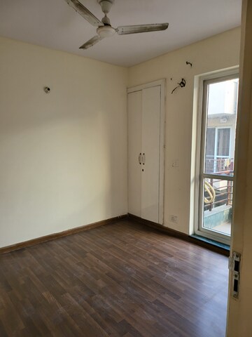 Furnished Amenities in 3 BHK Builder Floor at BPTP Parkland Pride, Sector 77 – for Rent