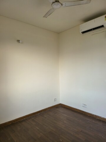 Furnished Amenities in 3 BHK Builder Floor at BPTP Parkland Pride, Sector 77 – for Rent